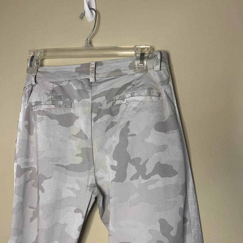 Model Off Duty Camo Pants - Picture 13 of 13